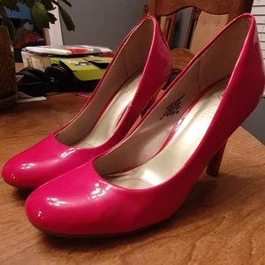 Size 7 red pumps by Mootsies Tootsies